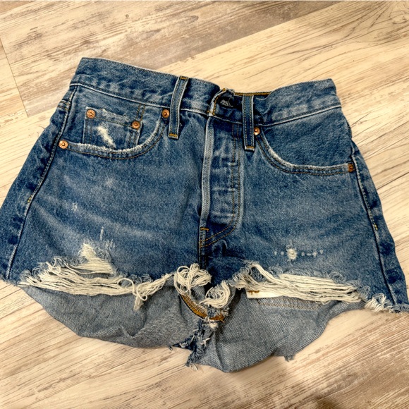 Levi’s 501 Jean Shorts Size 24 - Picture 2 of 3